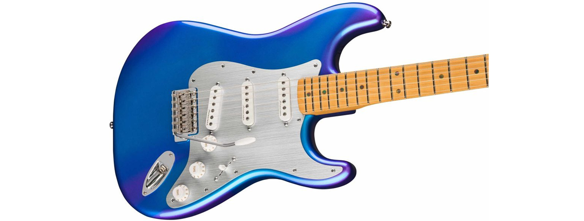 Fender Limited - новая ограниченная серия Blue Marlin для H.E.R.-2